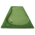 Golf mettant le tapis d&#39;herbe artificielle verte